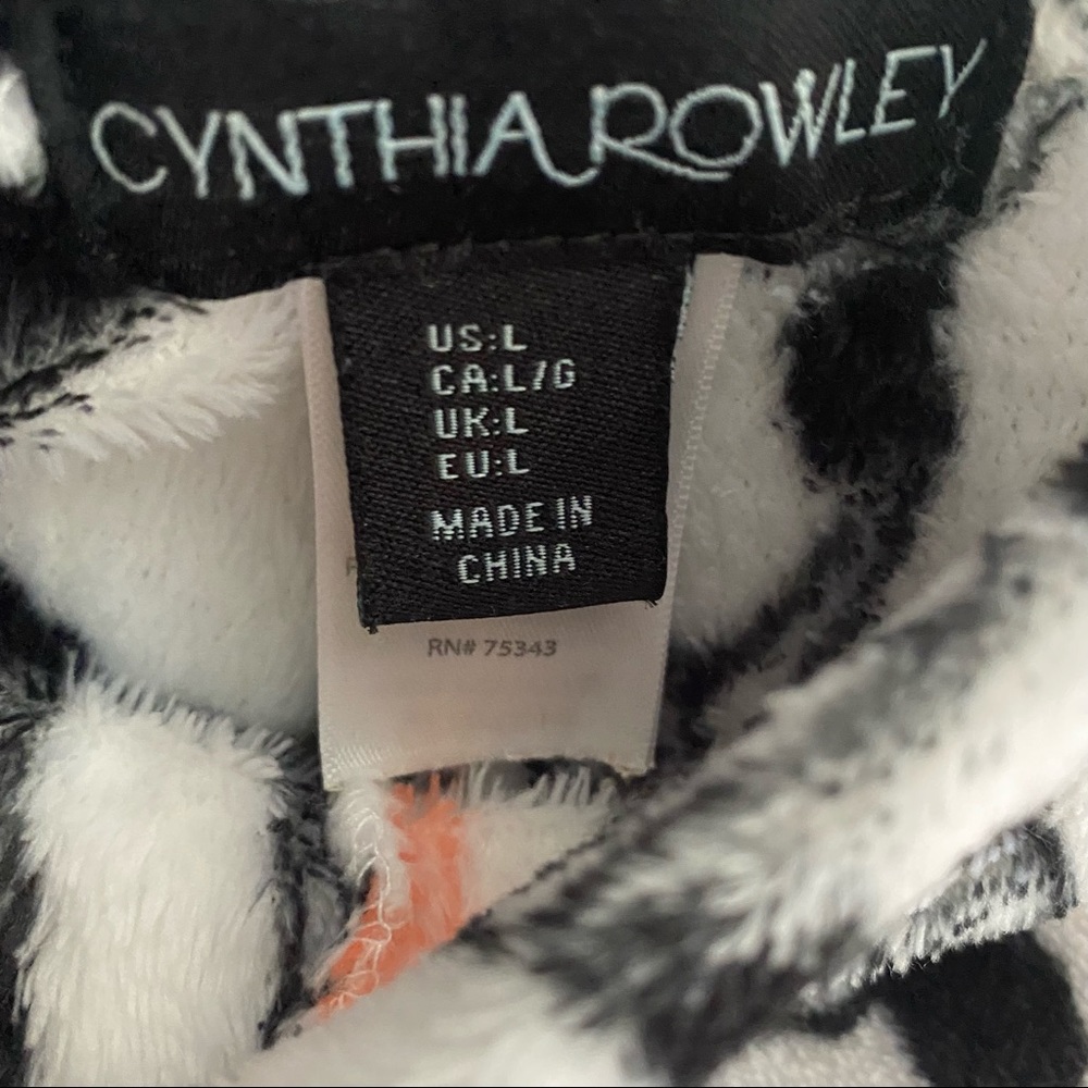 Cynthia Rowley Women’s Fleece Frenchie Shorts - Picture 3 of 5